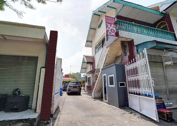 OYO Flagship 90717 Hotel Kalimantan Surabaya